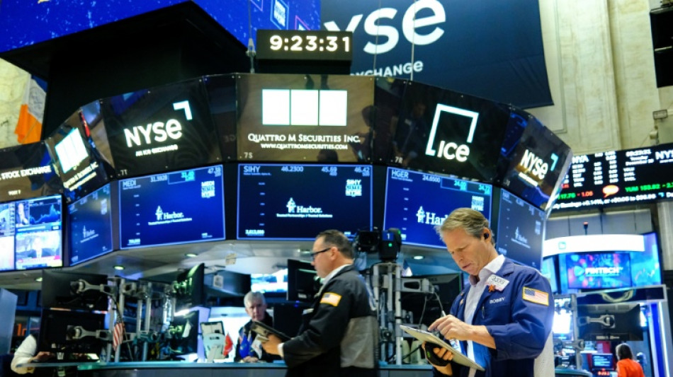 Wall Street ouvre sans entrain, attend des nouvelles de la Fed
