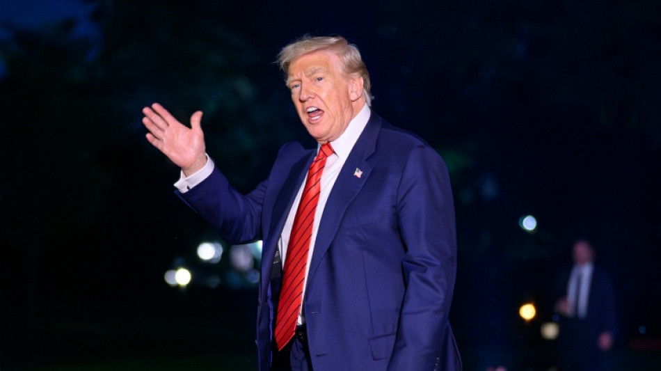 Su&iacute;&ccedil;a corre contra o tempo em busca de resposta &agrave; ofensiva tarif&aacute;ria de Trump