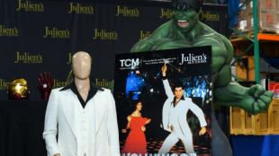 Virevolter comme Travolta: le costume de "La fièvre du samedi soir" aux enchères