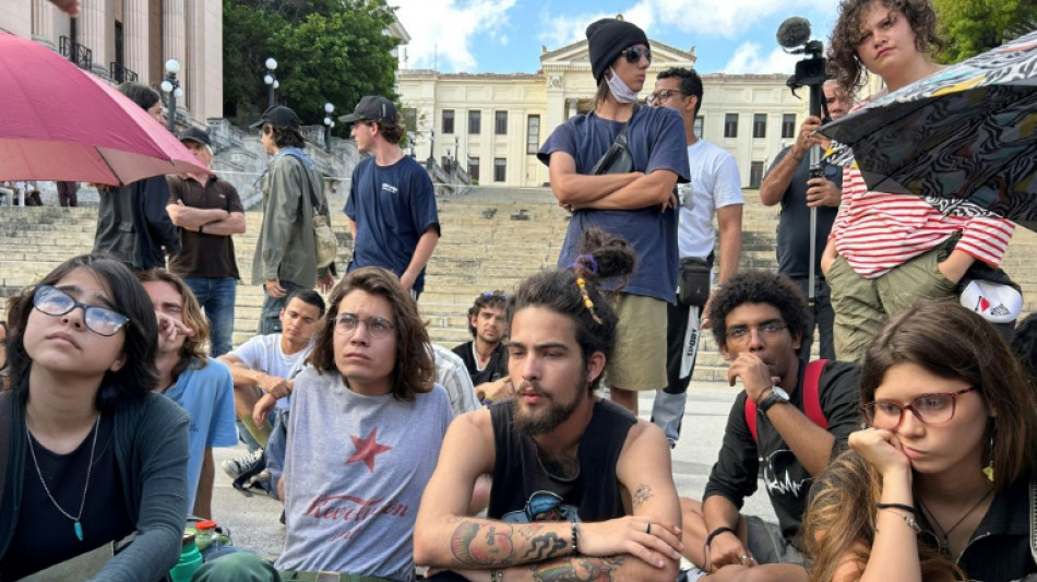 Universitarios en Cuba exigen mejores condiciones para la educaci&oacute;n a distancia