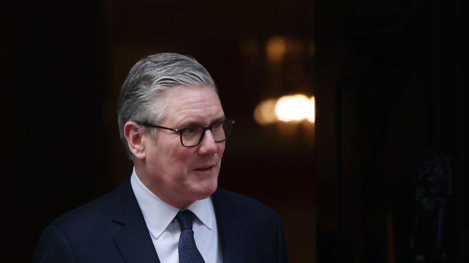 Starmer sente Trump, 'condanna per i barbari attacchi di Putin contro i civili'