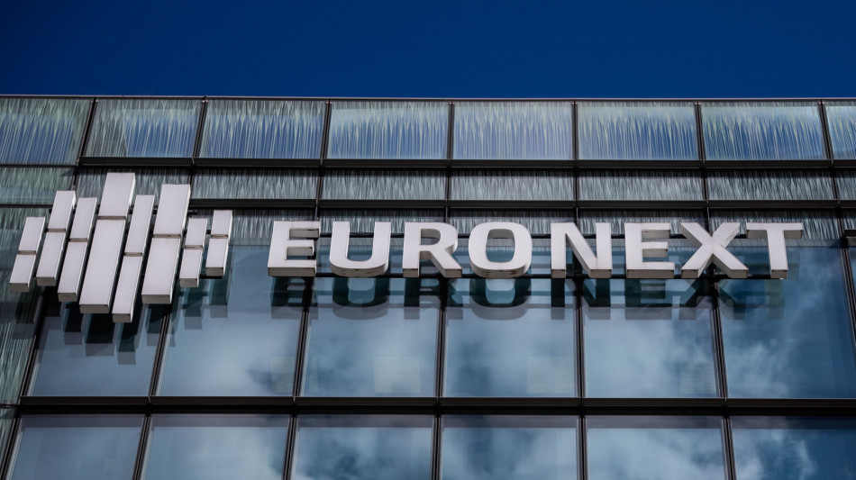Borsa: Europa positiva, listini Usa chiusi per festa, Milano +0,7%
