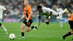 Real Madrid take control with smooth Shakhtar win