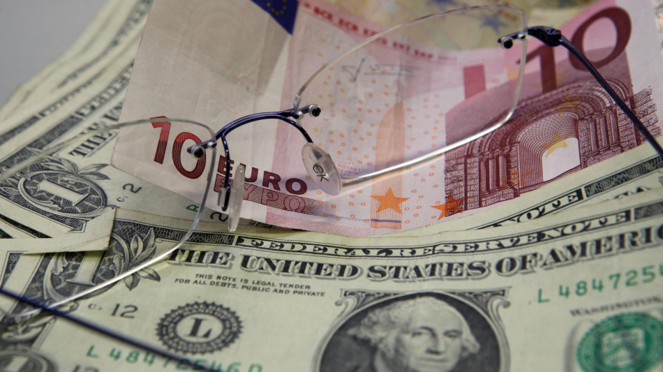 L'euro è ancora in calo a 1,1368 dollari