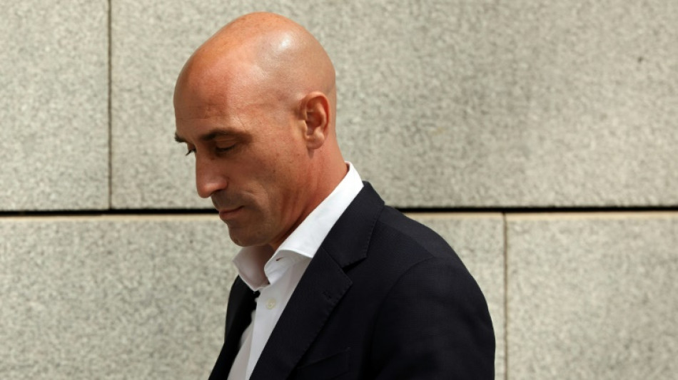 Baiser forc&eacute;: deux ans et demi de prison requis contre l'ancien patron du foot espagnol