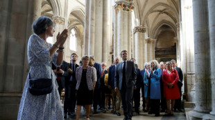 Vor Papstbesuch: Frankreichs Präsident ruft zu Spenden für bedrohte Dorfkirchen auf
