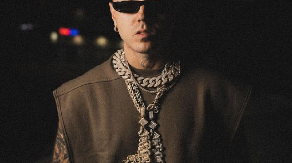 Lazza da record, il suo Re Mida unico album in top 100 Fimi da 377 settimane