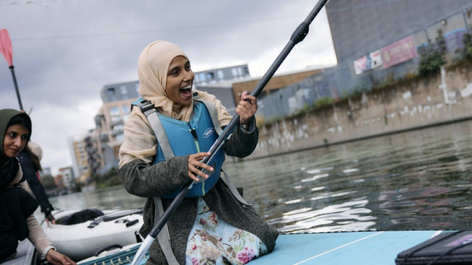 Sur des canaux de l'est de Londres, des femmes musulmanes s'&eacute;vadent gr&acirc;ce aux sports nautiques