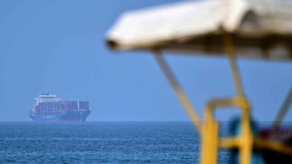 Ir&atilde; responde ataques americanos com bombardeios no Golfo e anuncia fechamento de Ormuz