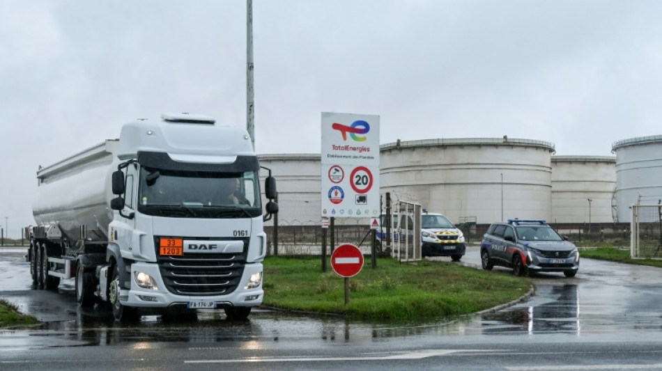 Carburants: le gouvernement r&eacute;quisitionne un autre d&eacute;p&ocirc;t, fin de la gr&egrave;ve dans une raffinerie