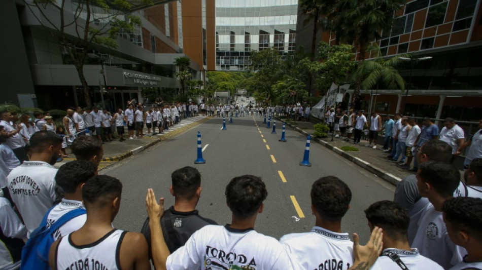 Worried fans keep vigil outside Brazil clinic of football icon Pele