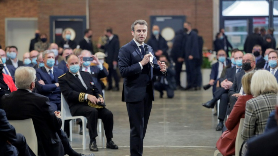 Pr&eacute;sidentielle: ins&eacute;curit&eacute;, mal-logement, l'opposition tire &agrave; boulets rouges sur Macron 