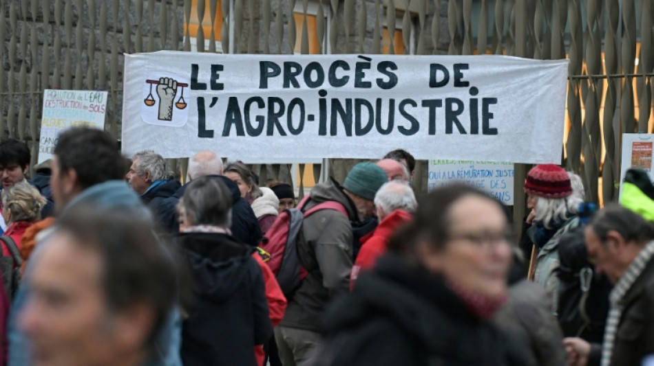 Blocage d'un train de bl&eacute;: prison avec sursis requise contre 12 militants &eacute;cologistes