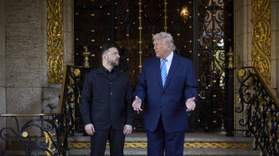 Trump, 'con Zelensky non discussi confini, la guerra deve finire'
