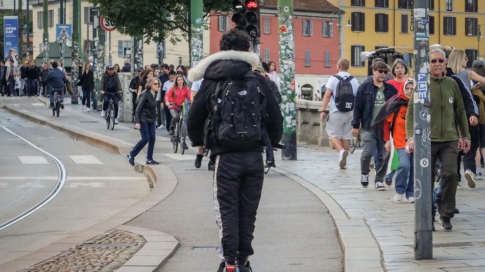 Scatta l'obbligo di assicurazione per i monopattini, costo tra 35 e 55 euro