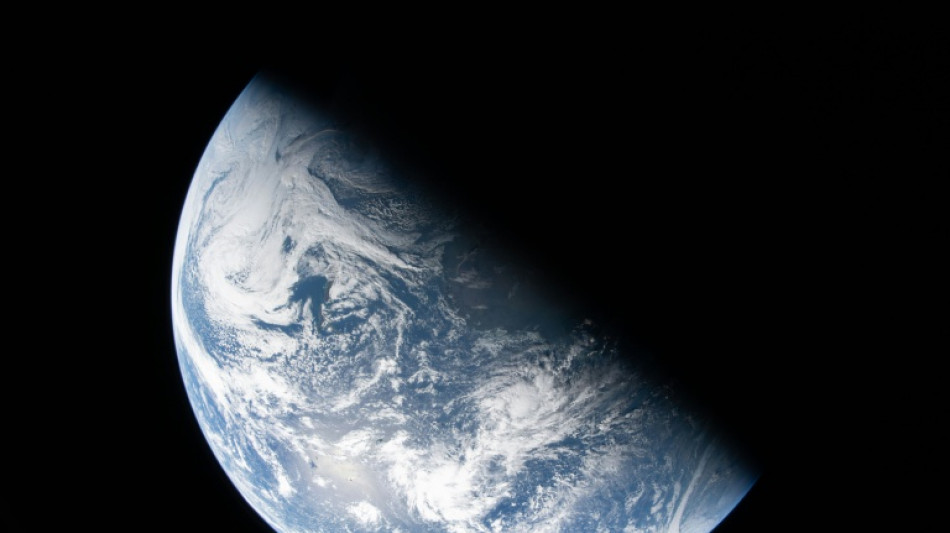 Astronautas da Artemis II j&aacute; est&atilde;o na metade do caminho at&eacute; a Lua