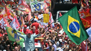Lula y Bolsonaro re&uacute;nen multitudes antes de duelo final en Brasil 