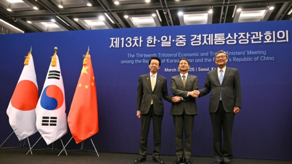 China, Japón y Corea del Sur acuerdan "acelerar" el libre comercio frente a los aranceles de Trump