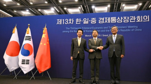 China, Japón y Corea del Sur acuerdan "acelerar" el libre comercio frente a los aranceles de Trump