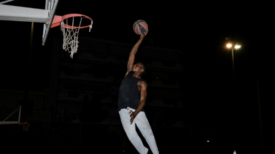 Bajo la sombra de Antetokounmpo, los j&oacute;venes basquetbolistas afrogriegos buscan su reconocimiento