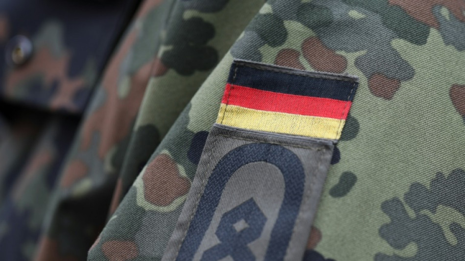 Litauen-Brigade nimmt Form an: Staatssekret&auml;r Hartmann bei Aufnahme von Bundeswehr-Soldaten