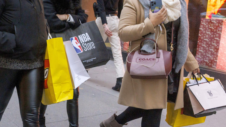 Boom dell'e-commerce, ma il 90% delle vendite avviene nei negozi