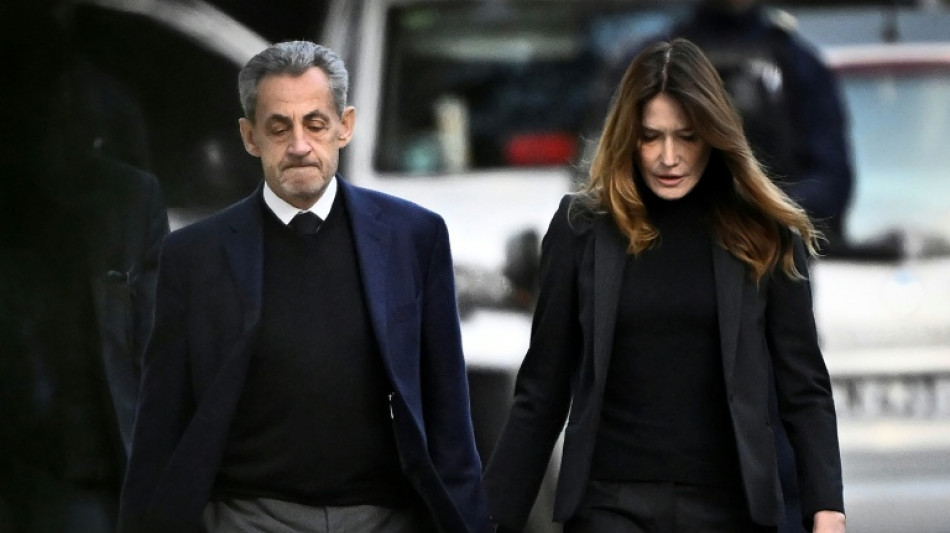 Franz&ouml;sischer Ex-Pr&auml;sident Sarkozy im Gef&auml;ngnis eingetroffen 