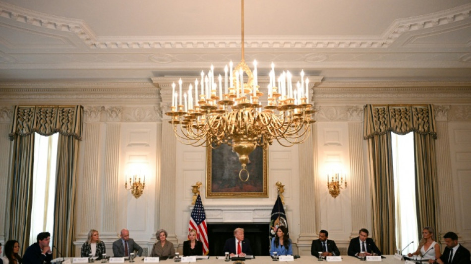 Trump pr&eacute;side une r&eacute;union qui tourne au d&eacute;cha&icirc;nement contre la presse