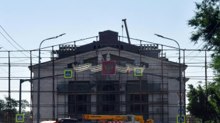 El teatro de Mari&uacute;pol, devastado por bombardeos, reabre sus puertas en Ucrania ocupada