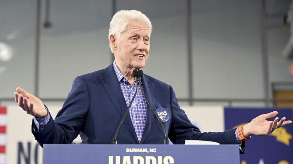 'Bill Clinton, Trump mi parl&ograve; della sua rottura con Epstein nel 2000'