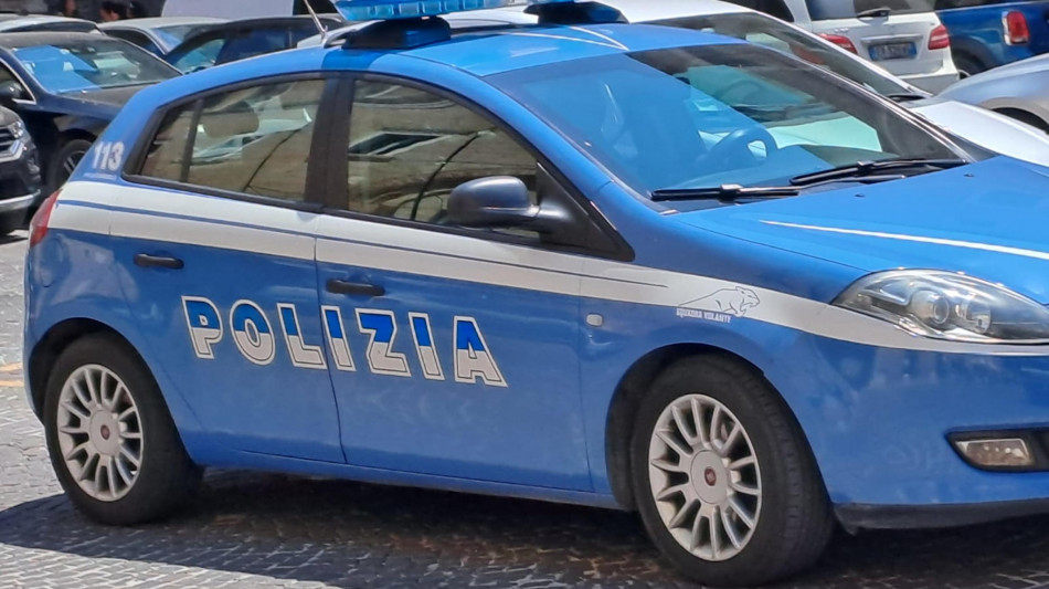 Violenta donna a Napoli, bloccato da un gruppo di passanti