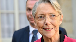 Retraites: Borne fait un pas de c&ocirc;t&eacute;, puis d&eacute;fend son "alignement" avec Macron
