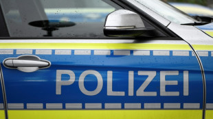 Polizei: Pkw prallt in Gie&szlig;en in Bushaltestelle - Vier Verletzte