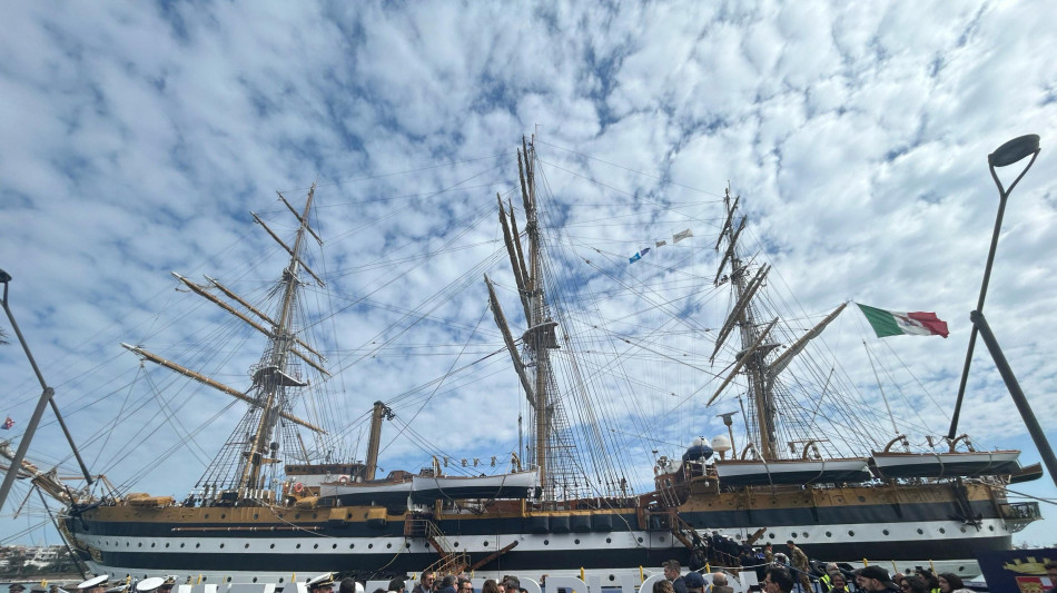 L'Amerigo Vespucci a Brindisi, il tour Mediterraneo in Puglia