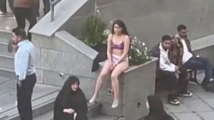 Iran, nessuna accusa a studentessa che si spogli&ograve; per protesta