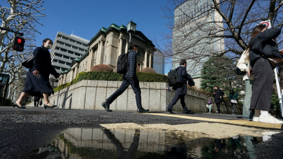 Oil prices drop, stocks diverge amid economic growth fears
