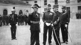 France promotes Jewish soldier Dreyfus - 130 years after scandal