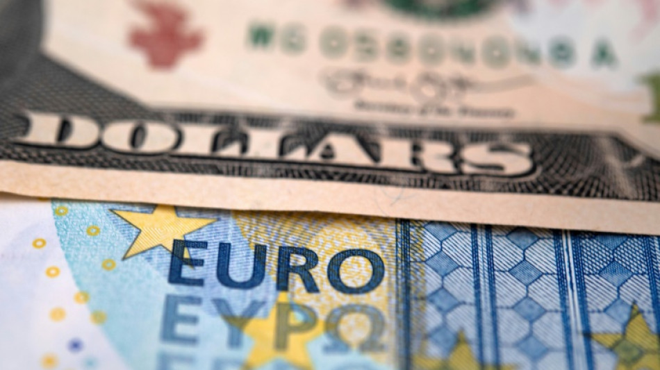 Le dollar s'effondre apr&egrave;s l'offensive douani&egrave;re de Trump qui menace l'&eacute;conomie am&eacute;ricaine