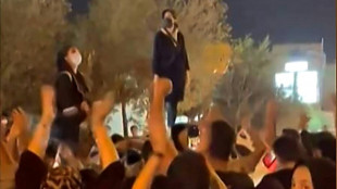 Iraner gehen zw&ouml;lfte Nacht in Folge auf die Stra&szlig;e