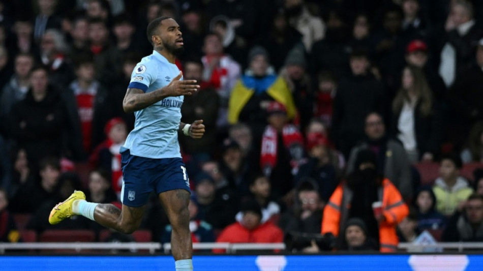 Premier League leaders Arsenal held, Spurs thrashed