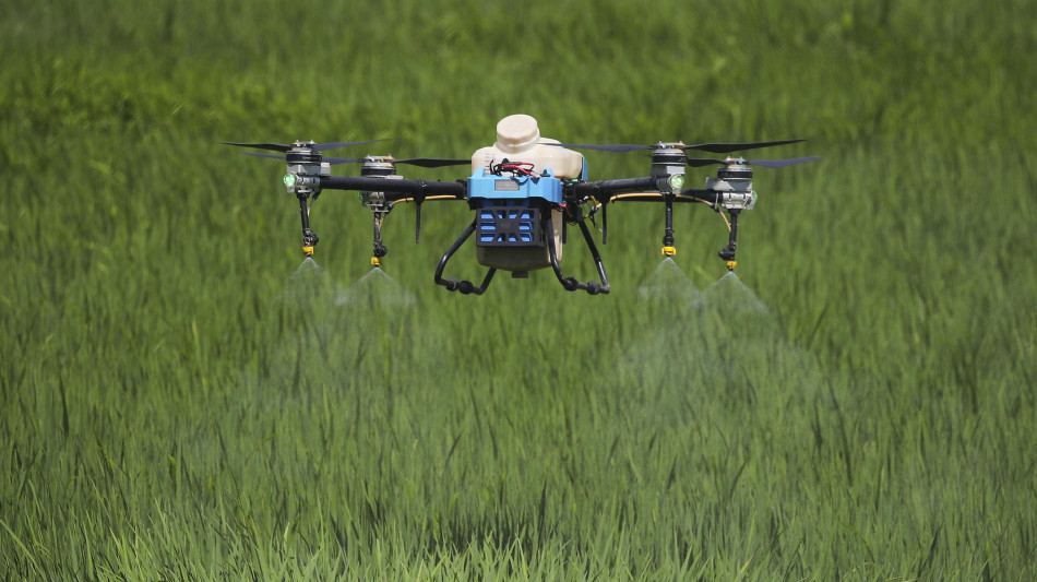 Primo s&igrave; dai Paesi Ue all'uso dei droni per i pesticidi