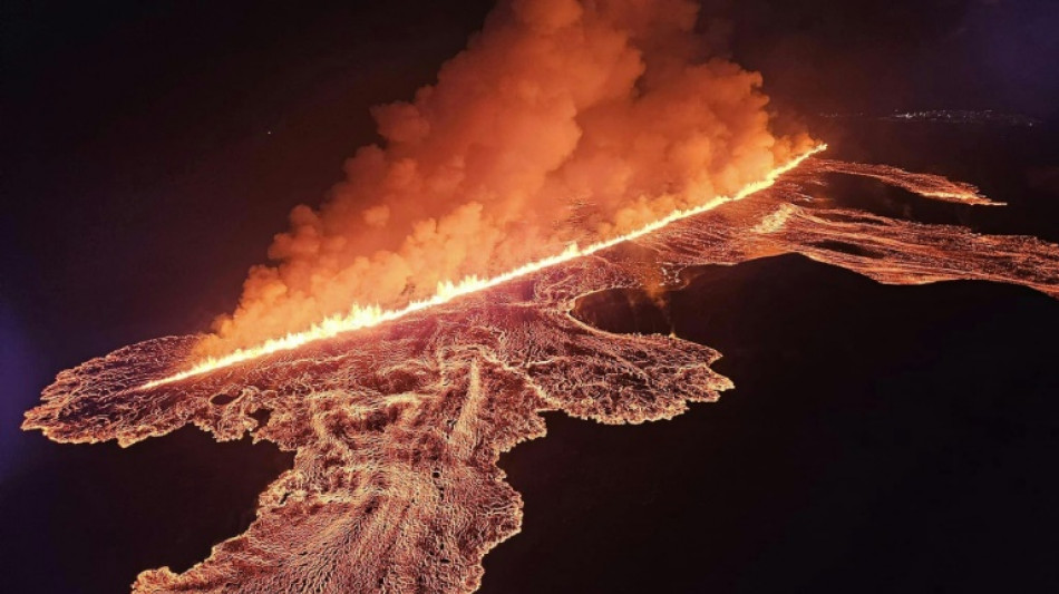 Islande : l'&eacute;ruption volcanique s'&eacute;tend apr&egrave;s l'apparition d'une deuxi&egrave;me fissure