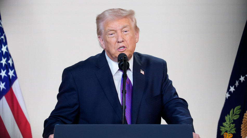 Trump, dazi fino al 25% per chi importa petrolio dall'Iran