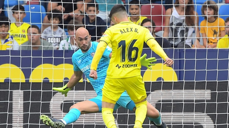 Villarreal battle back to keep pressure on Sevilla and Lopetegui