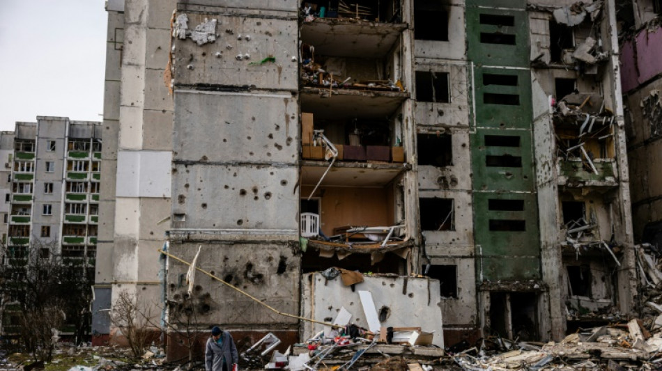 Dans Tcherniguiv vid&eacute;e par les bombes russes, quelques heures pour partir ou mourir
