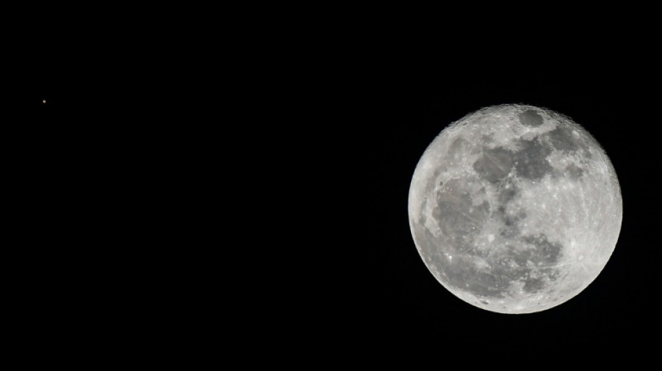 Sur la Lune, de l'eau dans des billes de verre