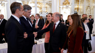 Quarante-quatre dirigeants europ&eacute;ens r&eacute;unis &agrave; Prague pour faire face &agrave; Poutine