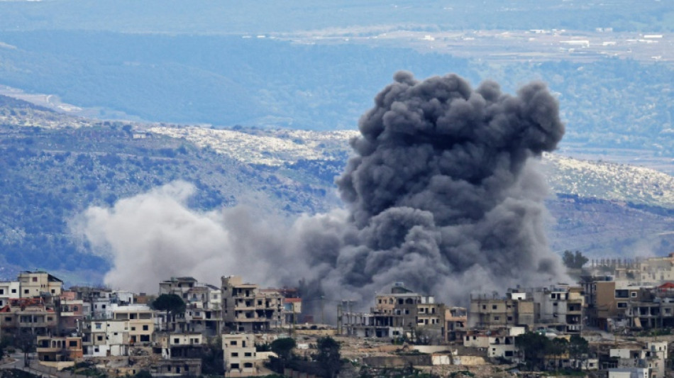 For&ccedil;as israelenses avan&ccedil;am por terra no L&iacute;bano, onde seguem os bombardeios