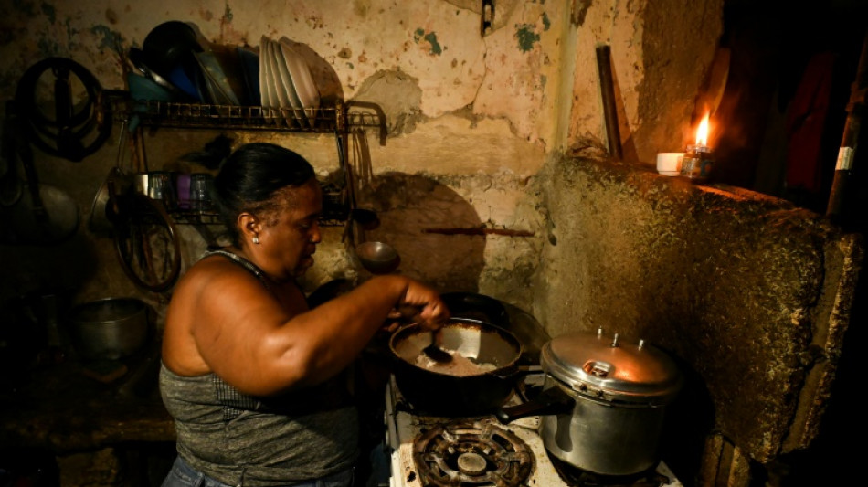 A Cuba, la d&eacute;brouille, dans l'attente du retour complet du courant