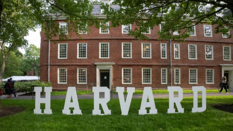 Trump dice que est&aacute; cerca de alcanzar un acuerdo presupuestario con Harvard